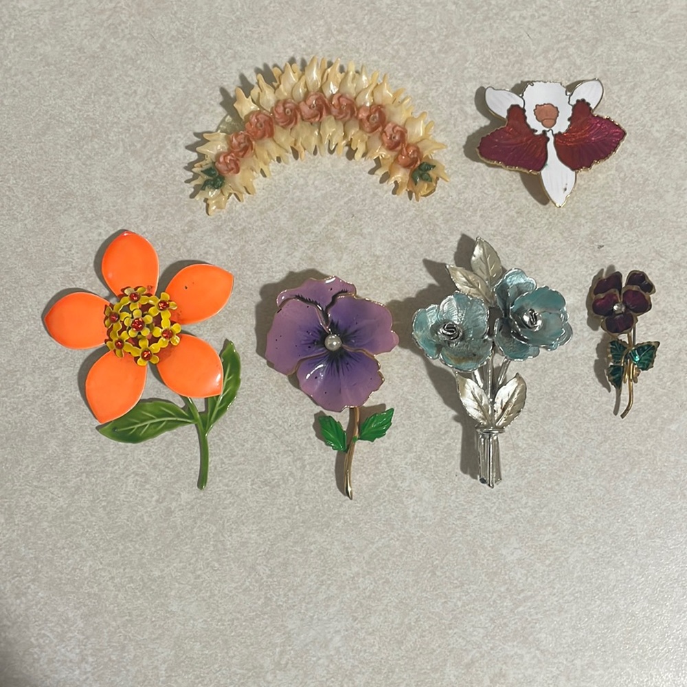 Vintage flowers pins